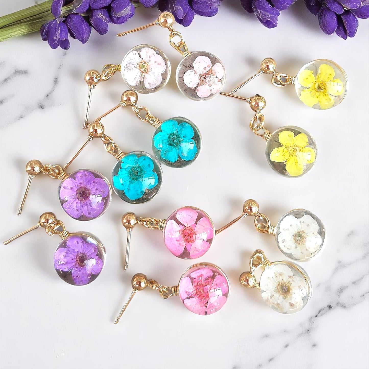 Handcrafted Pressed Flower Resin Earrings - Vibrant Floral Dangle Design, Unique gift, Spring and summer jewelry, Artisan floral earrings, Nature lover gifts, Eco-friendly earrings