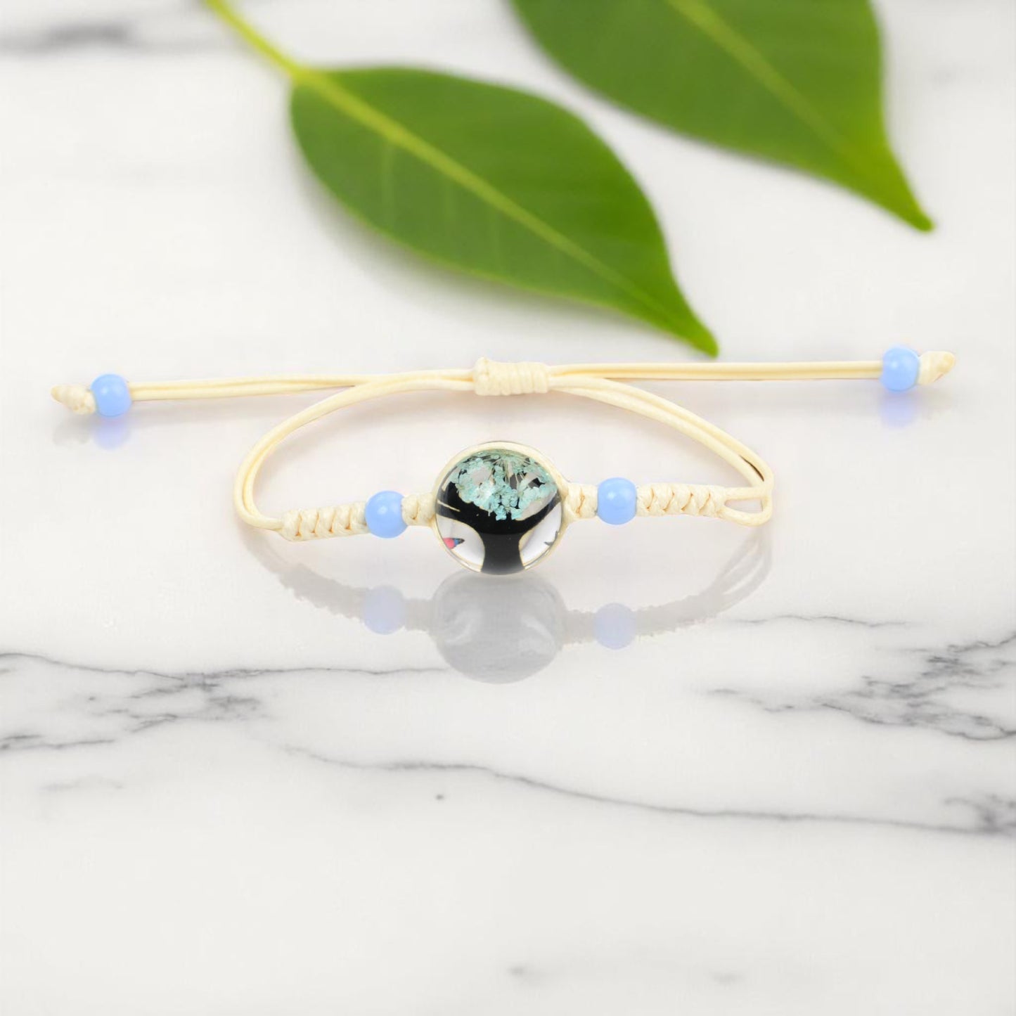 Handmade Floral Resin Adjustable Bracelets with Natural Dried Flowers, Customizable floral jewelry, Nature-inspired jewelry, Unique handmade gifts, Eco-friendly accessories, Dried flower jewelry
