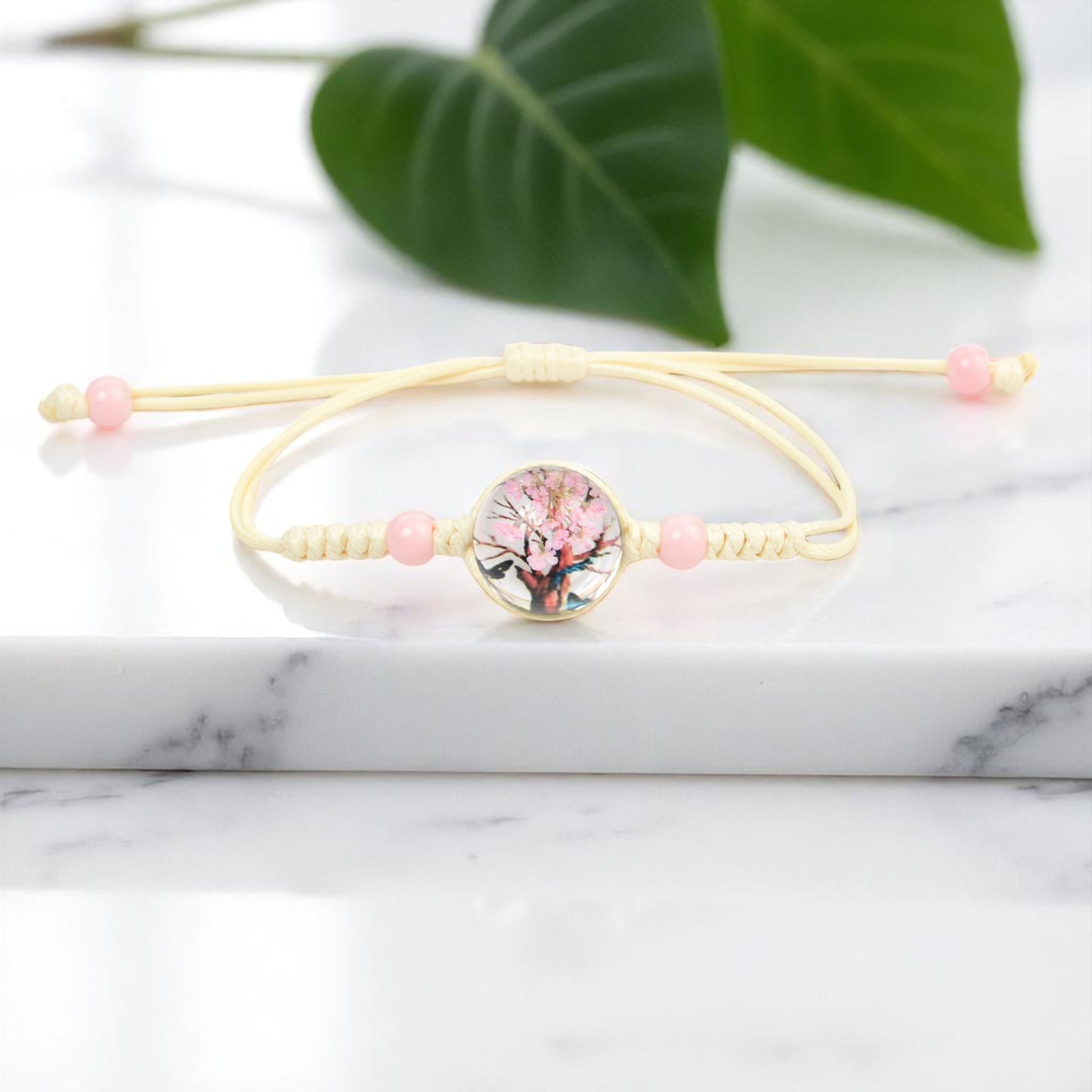 Handmade Floral Resin Adjustable Bracelets with Natural Dried Flowers, Customizable floral jewelry, Nature-inspired jewelry, Unique handmade gifts, Eco-friendly accessories, Dried flower jewelry