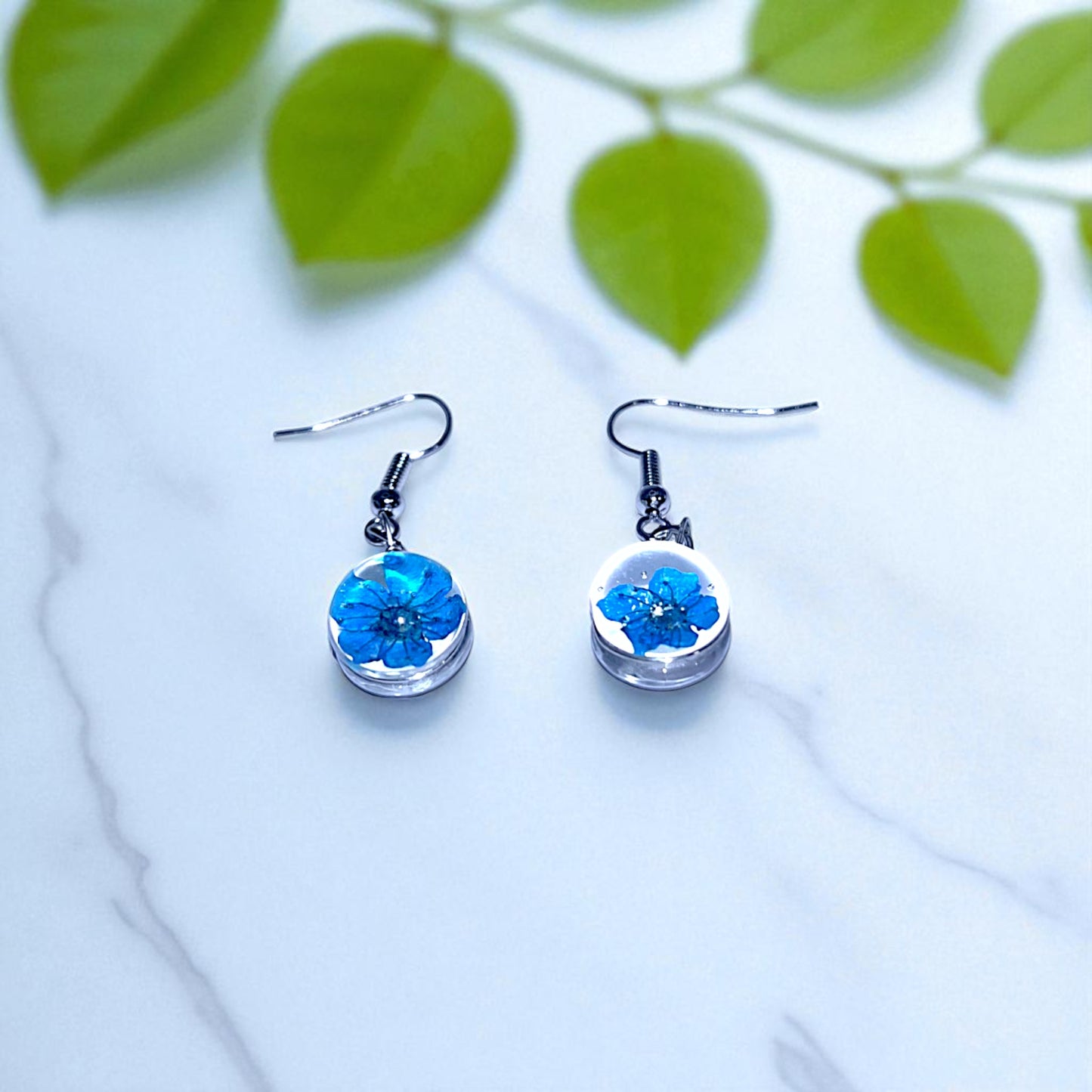 Handcrafted Pressed Flower Resin Earrings – Botanical Round Dangle Design, Artisan Floral Jewelry, Eco-Friendly Nature Gift, Spring & Summer Earrings, Colorful Flower Variations