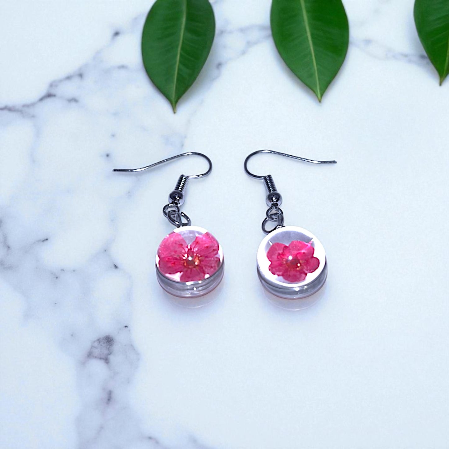 Handcrafted Pressed Flower Resin Earrings – Botanical Round Dangle Design, Artisan Floral Jewelry, Eco-Friendly Nature Gift, Spring & Summer Earrings, Colorful Flower Variations