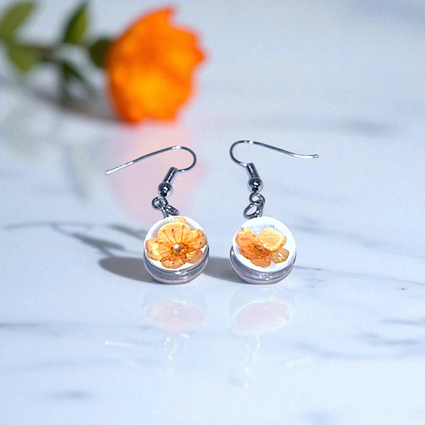 Handcrafted Pressed Flower Resin Earrings – Botanical Round Dangle Design, Artisan Floral Jewelry, Eco-Friendly Nature Gift, Spring & Summer Earrings, Colorful Flower Variations