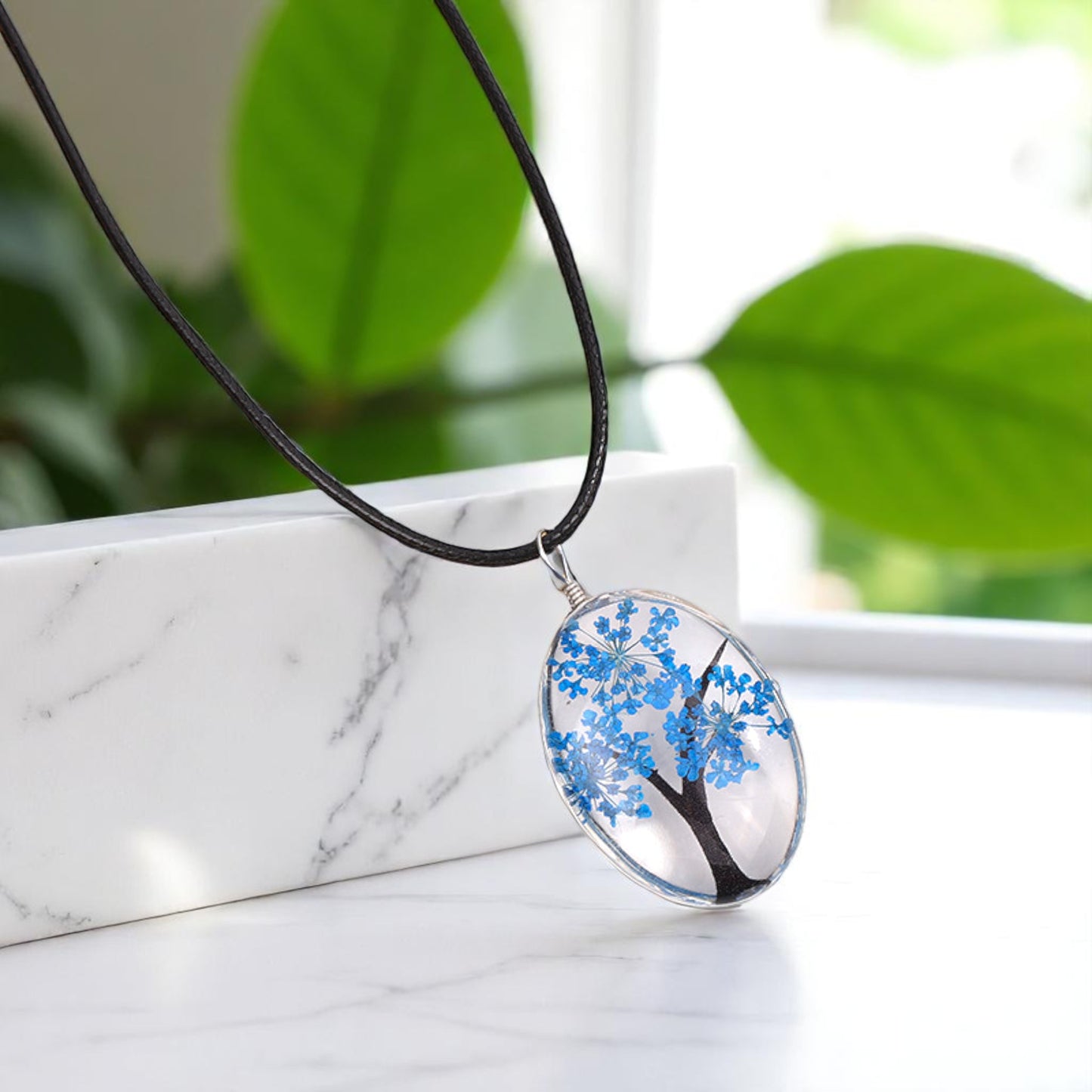 Elegant Tree of Life Resin Pendant Necklace – Vibrant Nature-Inspired Design, Tree design accessory, Gift for nature lovers, Tree of Life necklace, Resin pendant necklace, Nature-inspired jewelry