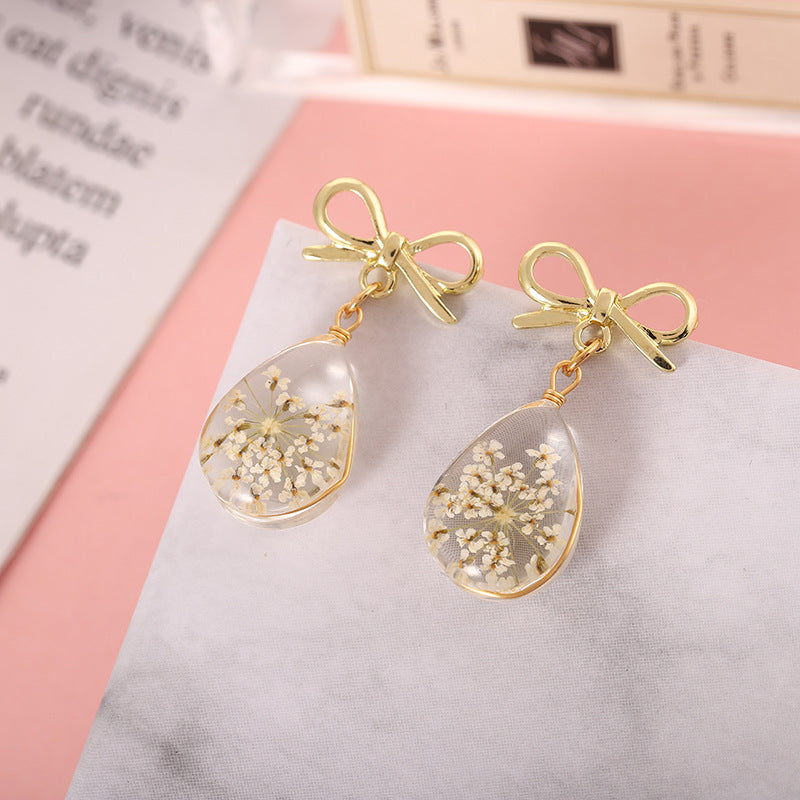 Elegant Teardrop Floral Resin Earrings with Gold Bow Charm, Nature-Inspired Earrings, Elegant Women’s Jewelry, Romantic Gift Ideas, Unique Handmade Earrings Handmade Floral Accessories