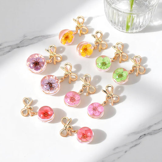 Elegant Floral Resin Earrings with Gold Bow Charm, Elegant Women’s Jewelry, Romantic Gift Ideas, Unique Handmade Earrings,Hand-made earrings, Teardrop Earrings, Nature-Inspired Earrings, Handmade Floral Accessories