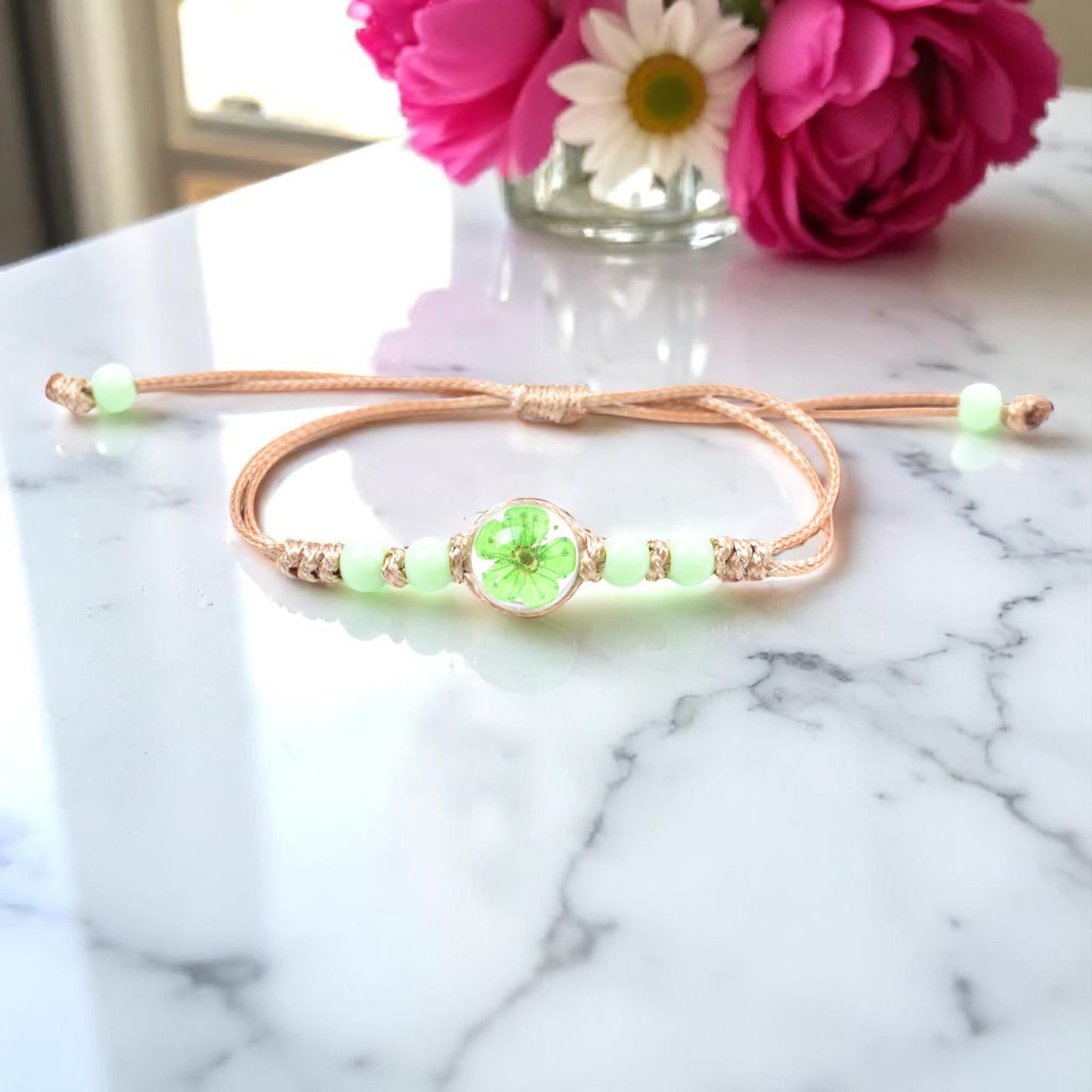 Handcrafted Floral Charm Beaded Bracelets – Adjustable and Vibrant, Handmade Floral Bracelets, Adjustable Beaded Bracelets, Boho Style Jewelry for Women, Dried Flower Charm Bracelets, Resin Flower Jewelry, Unique Handmade Jewelry