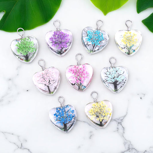 Handmade Heart-Shaped Pendants with Dried Flowers – Assorted Colors, Elegant heart charm, Natural flower keepsake, Boho jewelry pendant, Unique handmade gift,Handmade floral pendant, Nature-inspired accessories, Gift for her