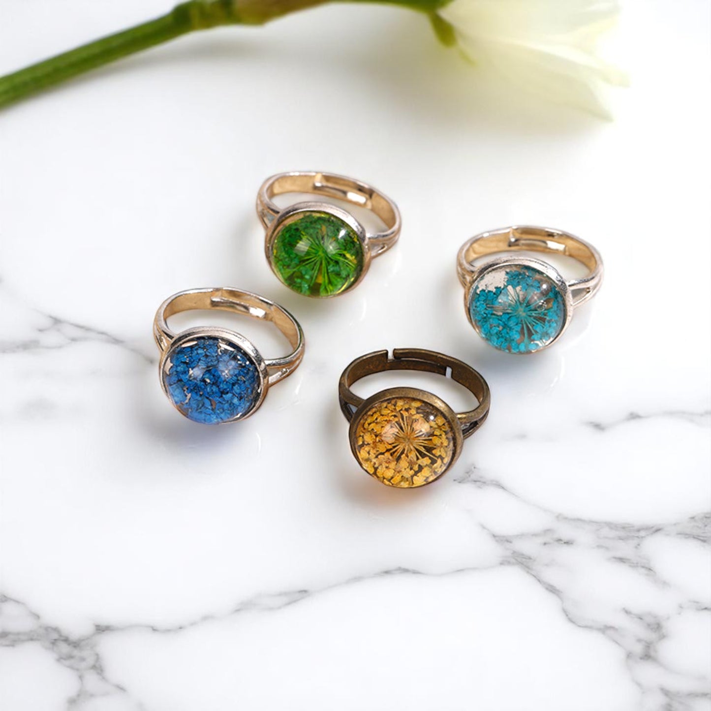 Handmade Resin Flower Adjustable Rings – Dried Floral Jewelry, Nature-Inspired Jewelry, Romantic Gift Ideas, Spring Jewelry Collection, Eco-Friendly Jewelry, Unique Gift,