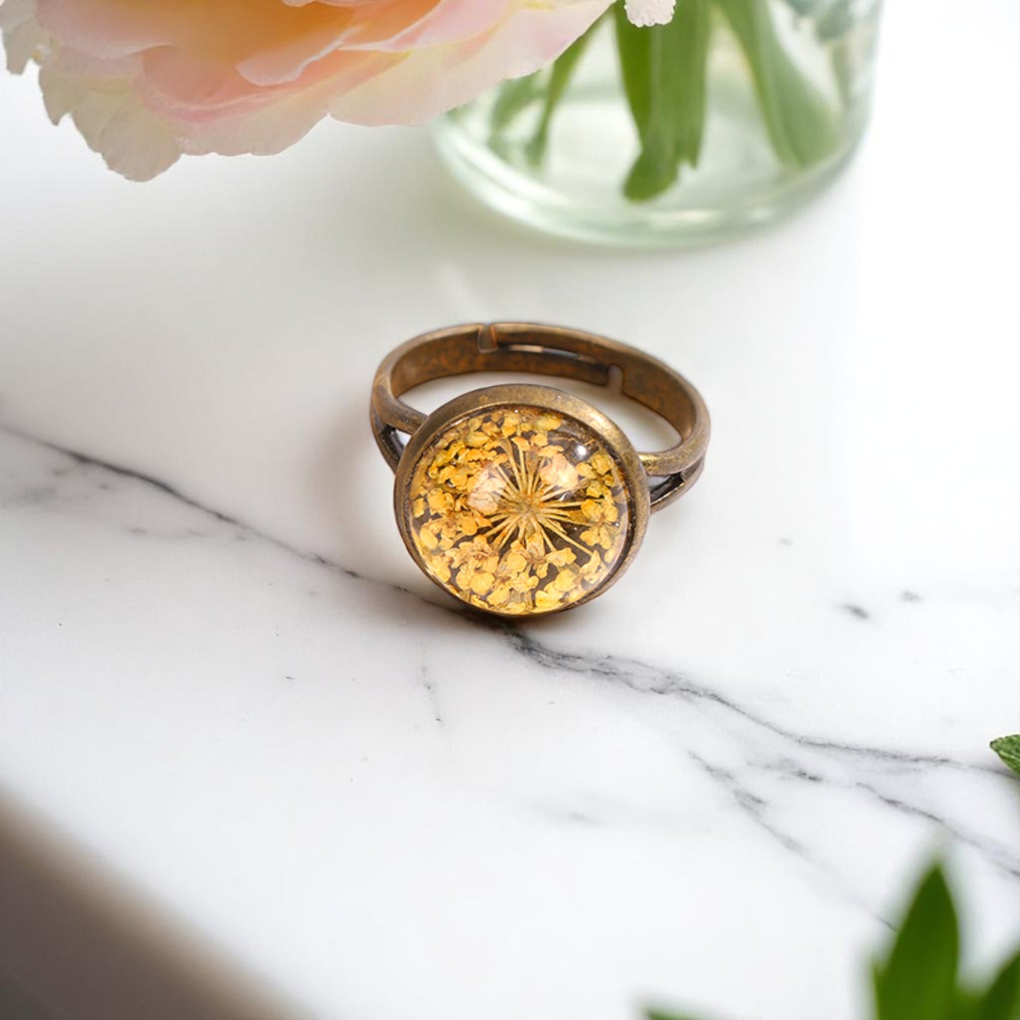 Handmade Resin Flower Adjustable Rings – Dried Floral Jewelry, Nature-Inspired Jewelry, Romantic Gift Ideas, Spring Jewelry Collection, Eco-Friendly Jewelry, Unique Gift,