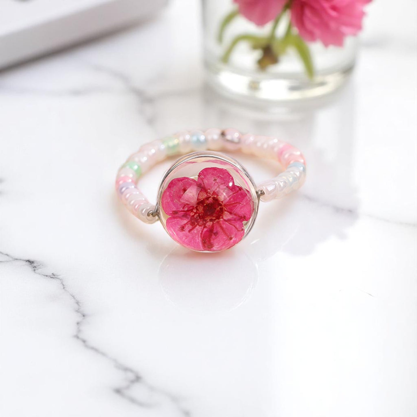 Handmade Floral Resin Adjustable Rings, Flower resin jewelry, Nature-inspired rings, Beaded floral rings, Unique handmade jewelry, Gift for nature lovers, Eco-friendly fashion jewelry