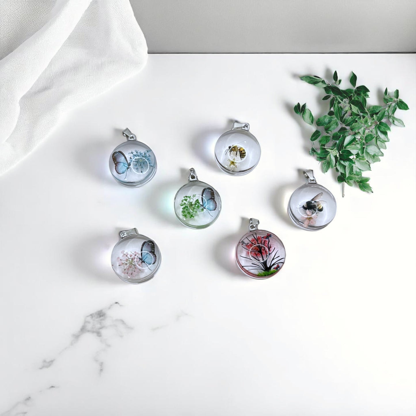 Encased in Bloom – Handmade Circular Resin Pendant with Real Flowers & Butterfly, Botanical Keepsake Necklace, Gift from Nature