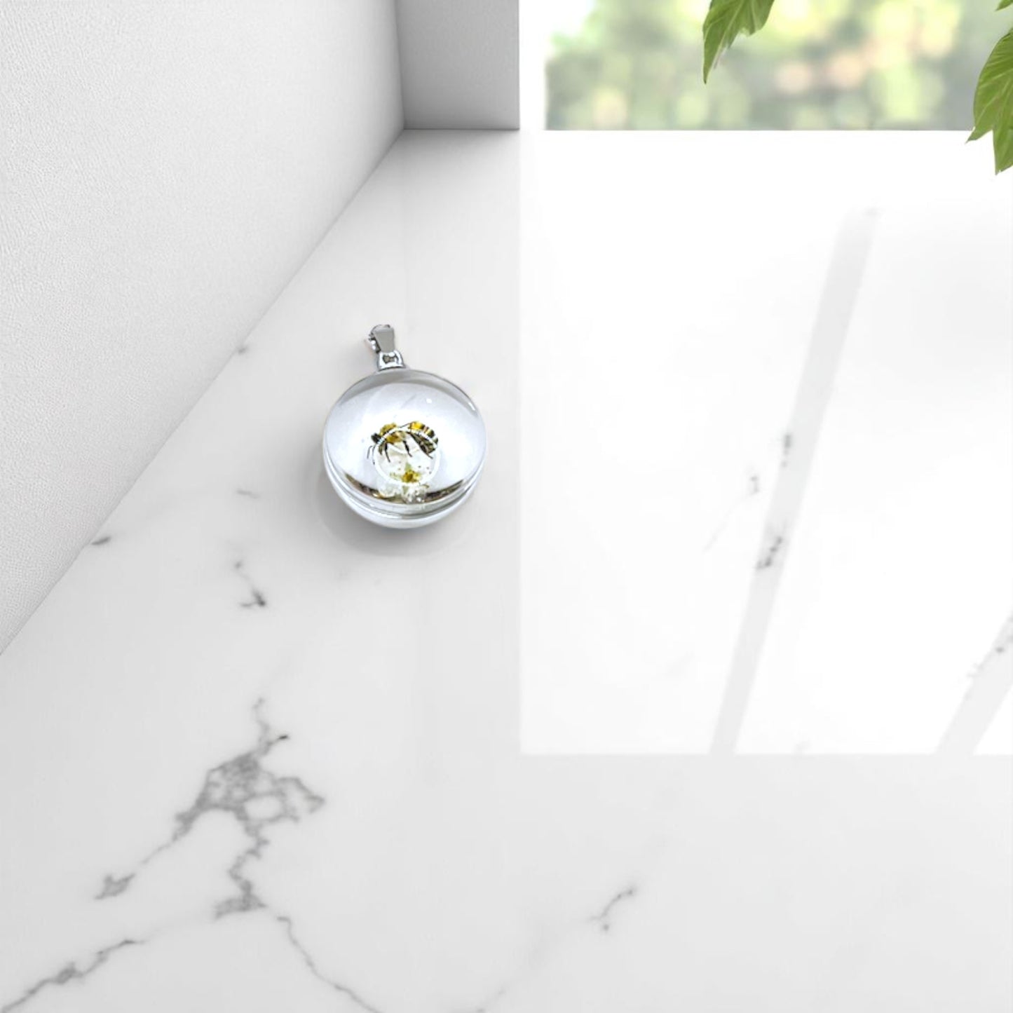 Encased in Bloom – Handmade Circular Resin Pendant with Real Flowers & Butterfly, Botanical Keepsake Necklace, Gift from Nature