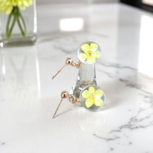 Handcrafted Pressed Flower Resin Earrings - Vibrant Floral Dangle Design, Unique gift, Spring and summer jewelry, Artisan floral earrings, Nature lover gifts, Eco-friendly earrings