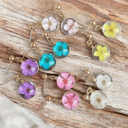 Handcrafted Pressed Flower Resin Earrings - Vibrant Floral Dangle Design, Unique gift, Spring and summer jewelry, Artisan floral earrings, Nature lover gifts, Eco-friendly earrings