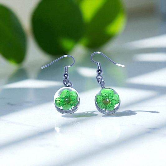 Handcrafted Pressed Flower Resin Earrings – Botanical Round Dangle Design, Artisan Floral Jewelry, Eco-Friendly Nature Gift, Spring & Summer Earrings, Colorful Flower Variations