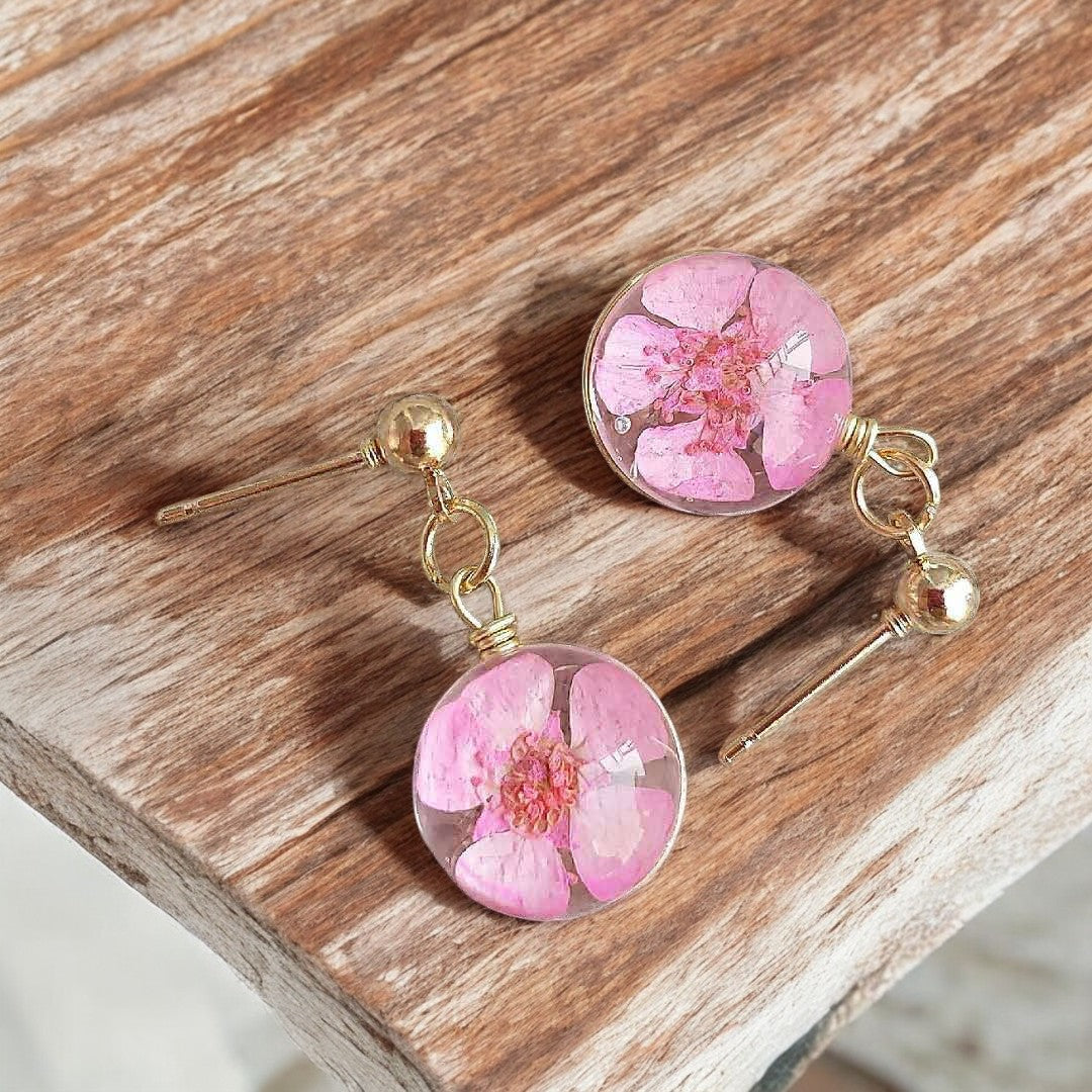 Handcrafted Pressed Flower Resin Earrings - Vibrant Floral Dangle Design, Unique gift, Spring and summer jewelry, Artisan floral earrings, Nature lover gifts, Eco-friendly earrings