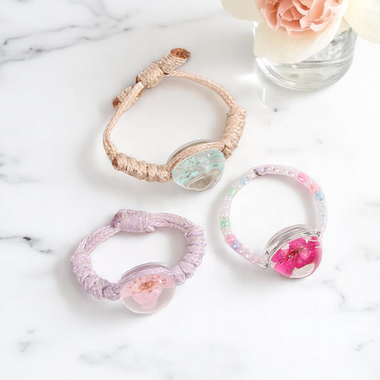 Handmade Floral Resin Adjustable Rings, Flower resin jewelry, Nature-inspired rings, Beaded floral rings, Unique handmade jewelry, Gift for nature lovers, Eco-friendly fashion jewelry