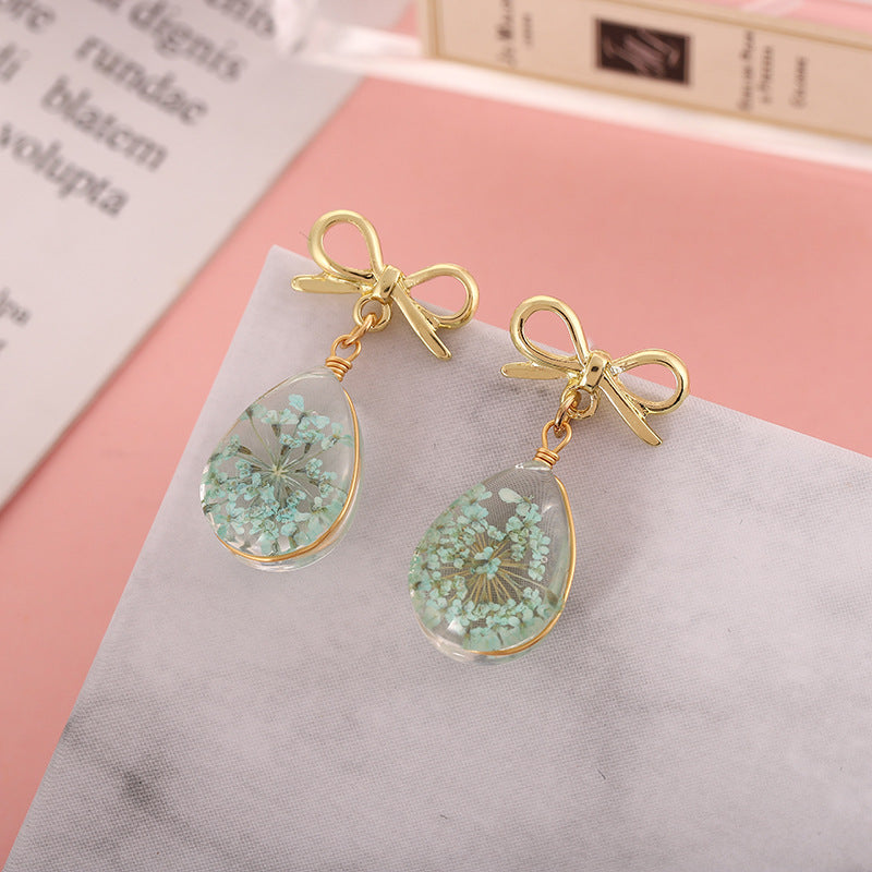Elegant Teardrop Floral Resin Earrings with Gold Bow Charm, Nature-Inspired Earrings, Elegant Women’s Jewelry, Romantic Gift Ideas, Unique Handmade Earrings Handmade Floral Accessories
